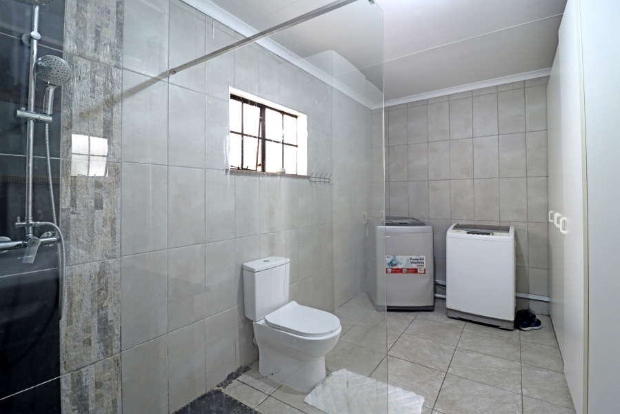 7 Bedroom Property for Sale in Vorna Valley Gauteng