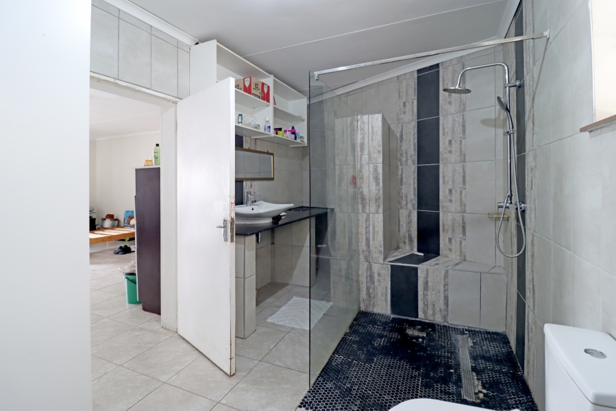 7 Bedroom Property for Sale in Vorna Valley Gauteng