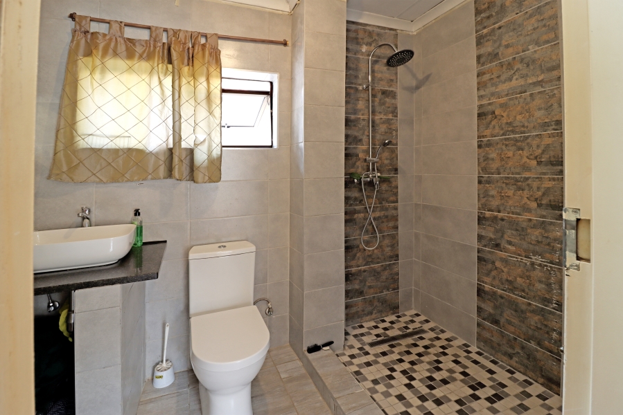 7 Bedroom Property for Sale in Vorna Valley Gauteng