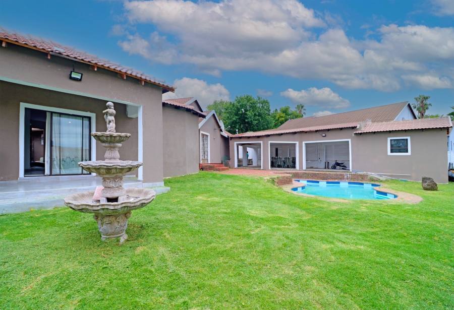 7 Bedroom Property for Sale in Vorna Valley Gauteng