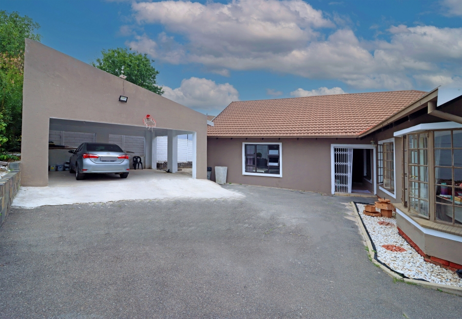 7 Bedroom Property for Sale in Vorna Valley Gauteng