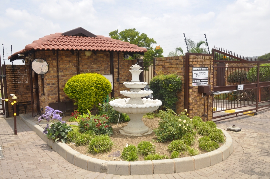 2 Bedroom Property for Sale in Vorna Valley Gauteng