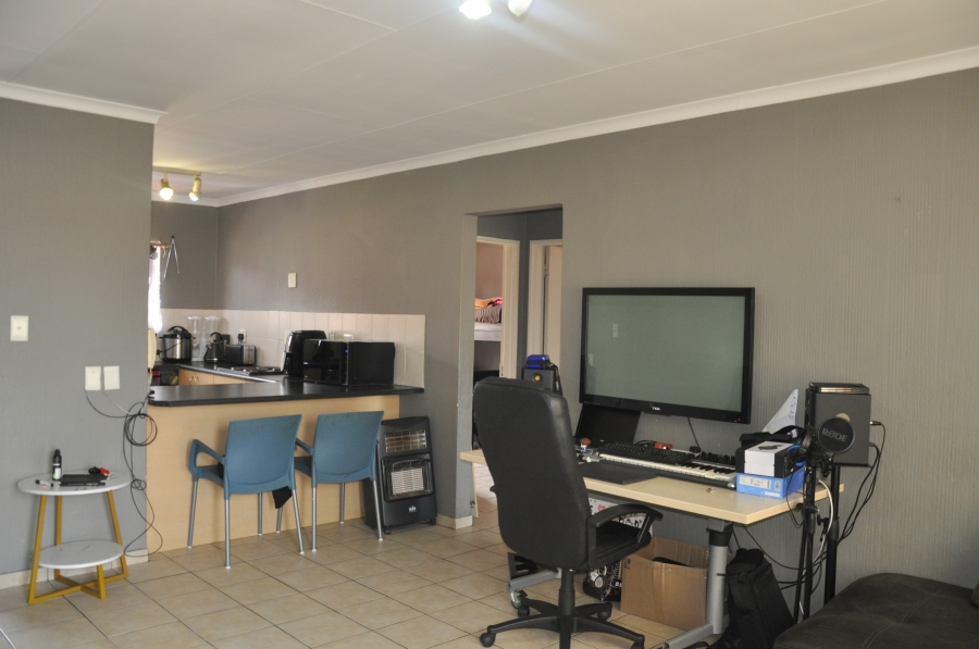 2 Bedroom Property for Sale in Vorna Valley Gauteng