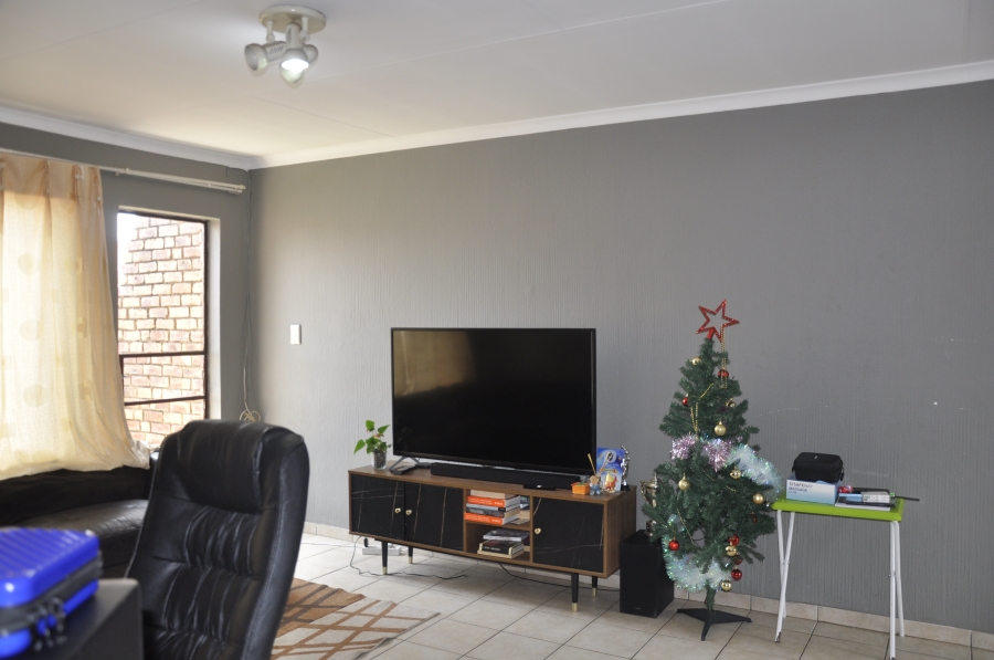 2 Bedroom Property for Sale in Vorna Valley Gauteng