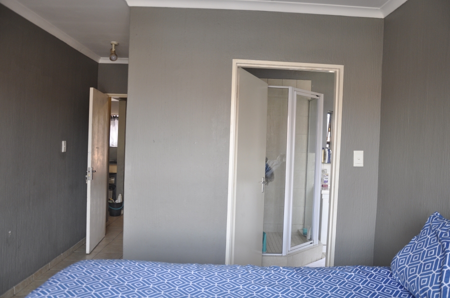2 Bedroom Property for Sale in Vorna Valley Gauteng
