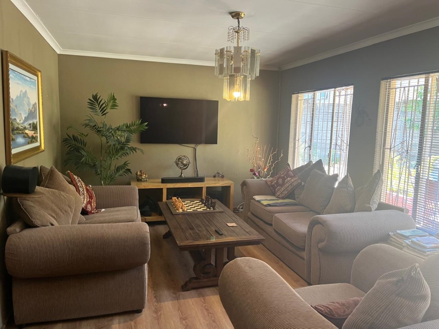 3 Bedroom Property for Sale in Vorna Valley Gauteng
