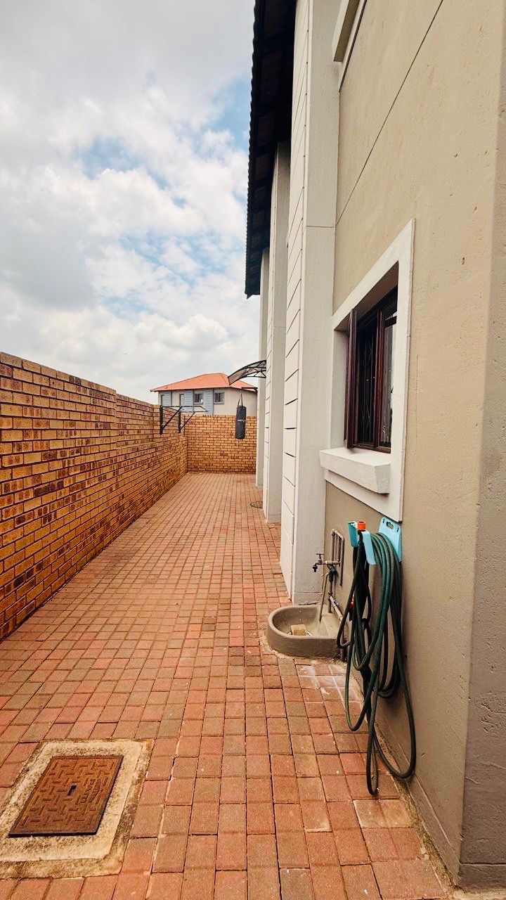 3 Bedroom Property for Sale in Monavoni Gauteng