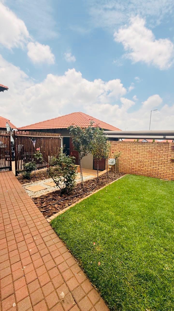 3 Bedroom Property for Sale in Monavoni Gauteng