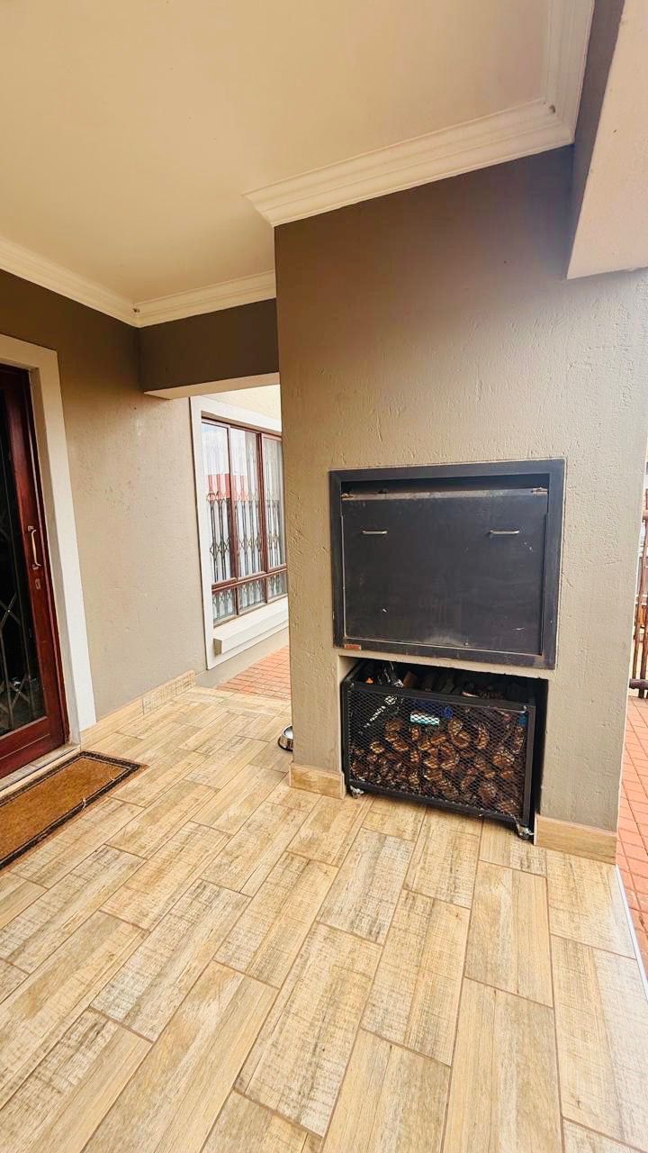 3 Bedroom Property for Sale in Monavoni Gauteng