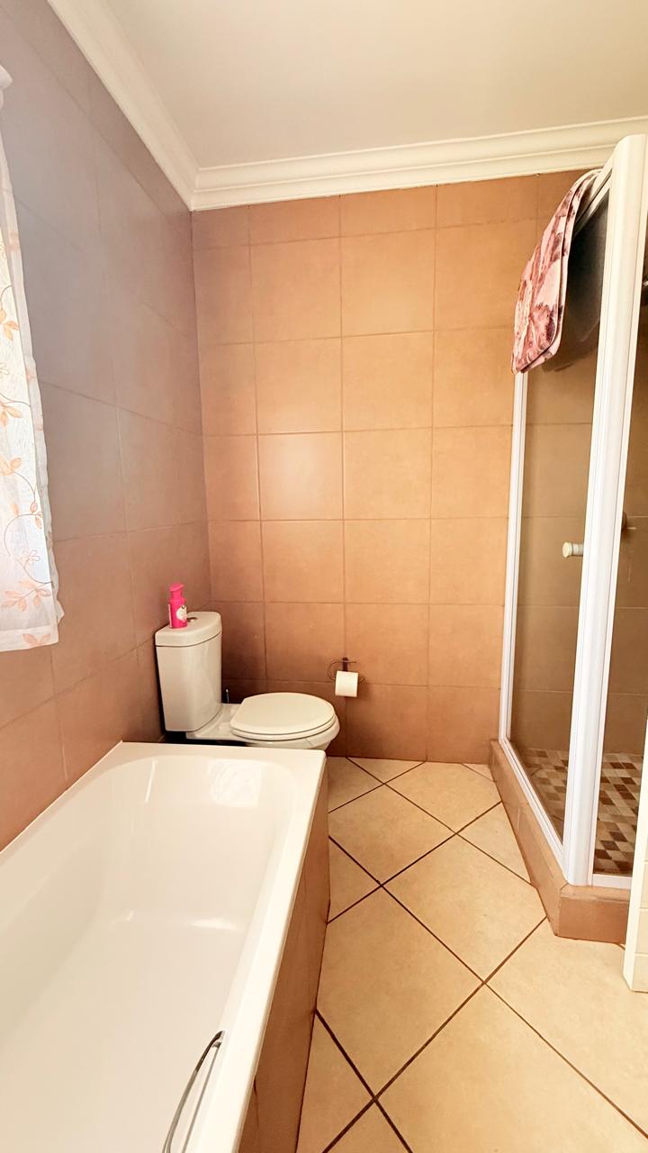 3 Bedroom Property for Sale in Monavoni Gauteng