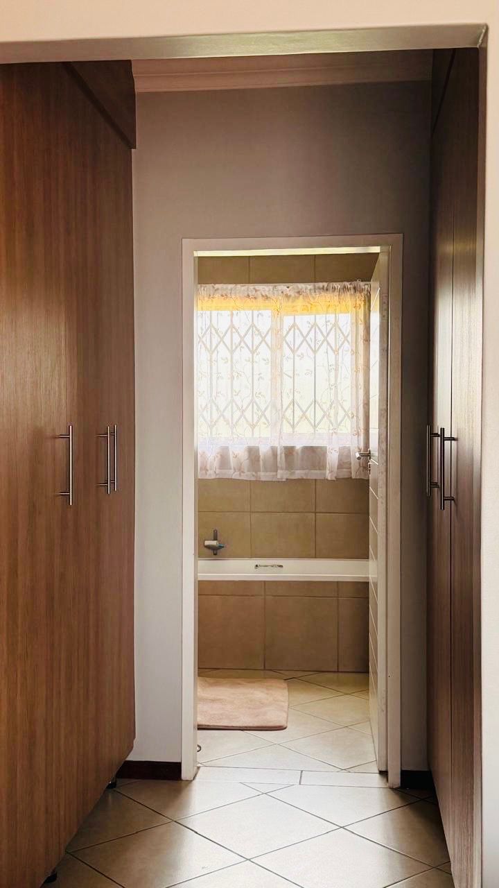 3 Bedroom Property for Sale in Monavoni Gauteng