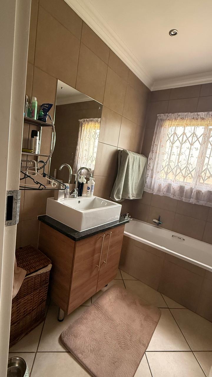 3 Bedroom Property for Sale in Monavoni Gauteng