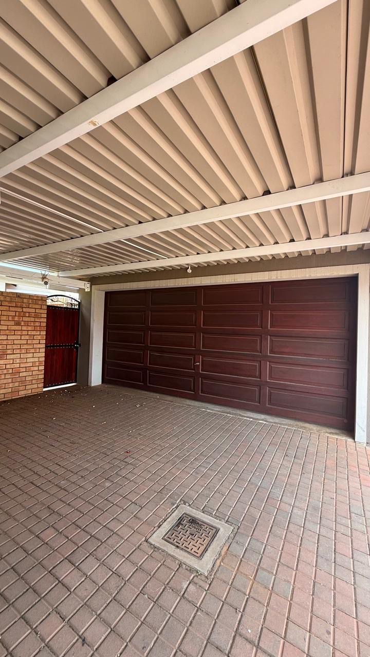 3 Bedroom Property for Sale in Monavoni Gauteng