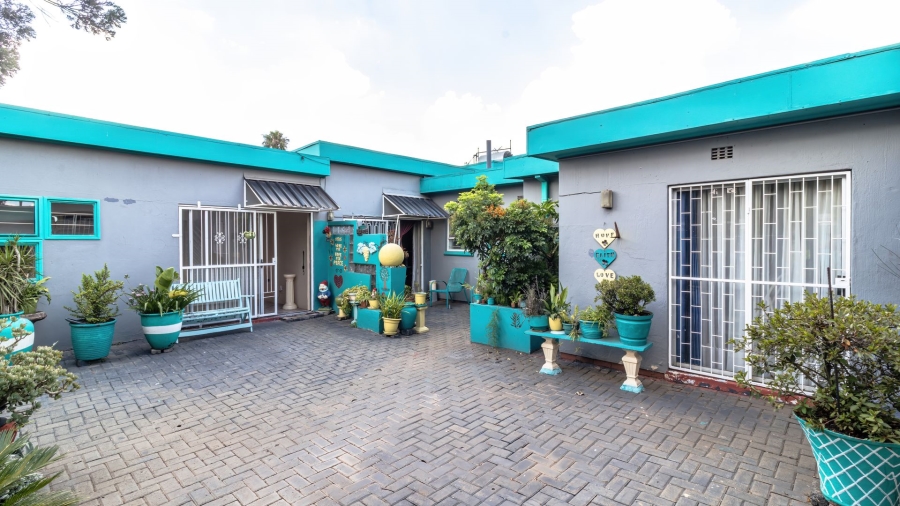 3 Bedroom Property for Sale in Verwoerdpark Gauteng