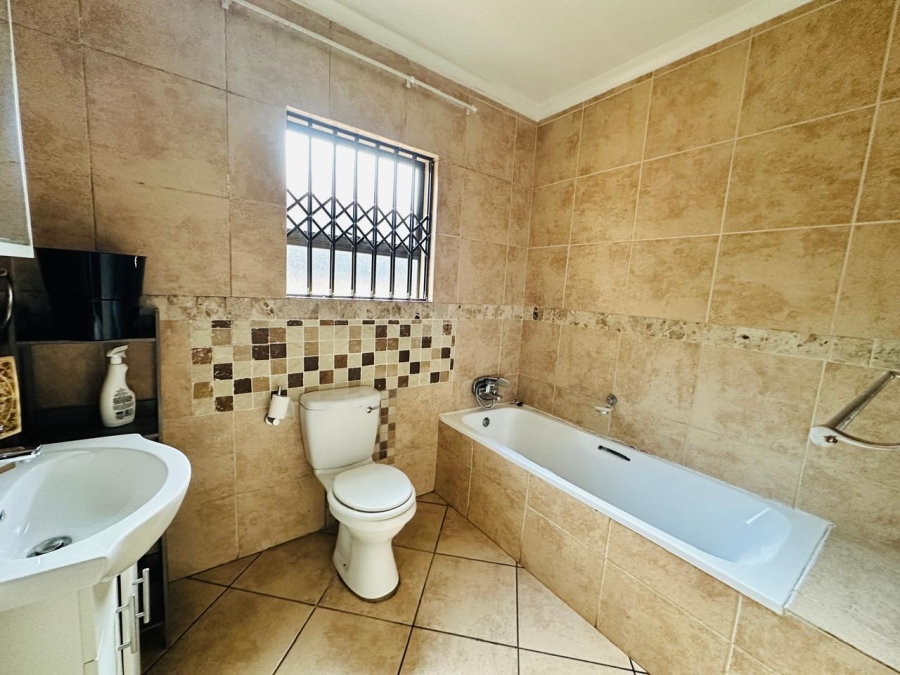 To Let 3 Bedroom Property for Rent in Southdowns Estate Gauteng