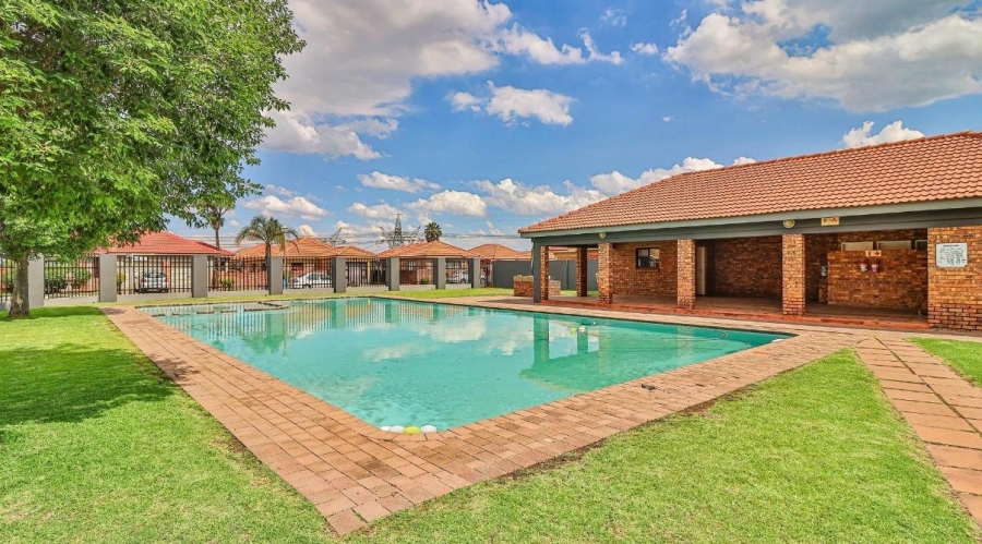 To Let 3 Bedroom Property for Rent in Southdowns Estate Gauteng