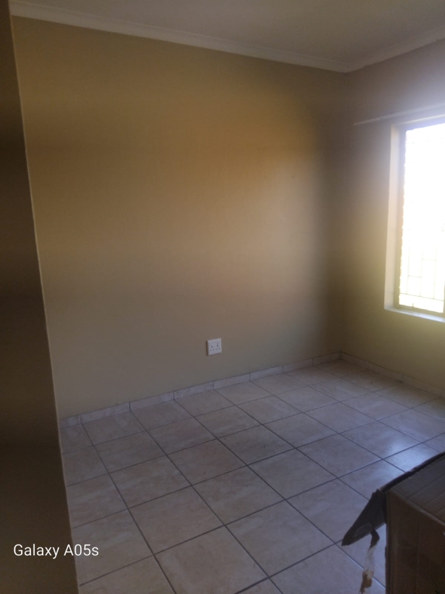 2 Bedroom Property for Sale in Ravensklip Gauteng