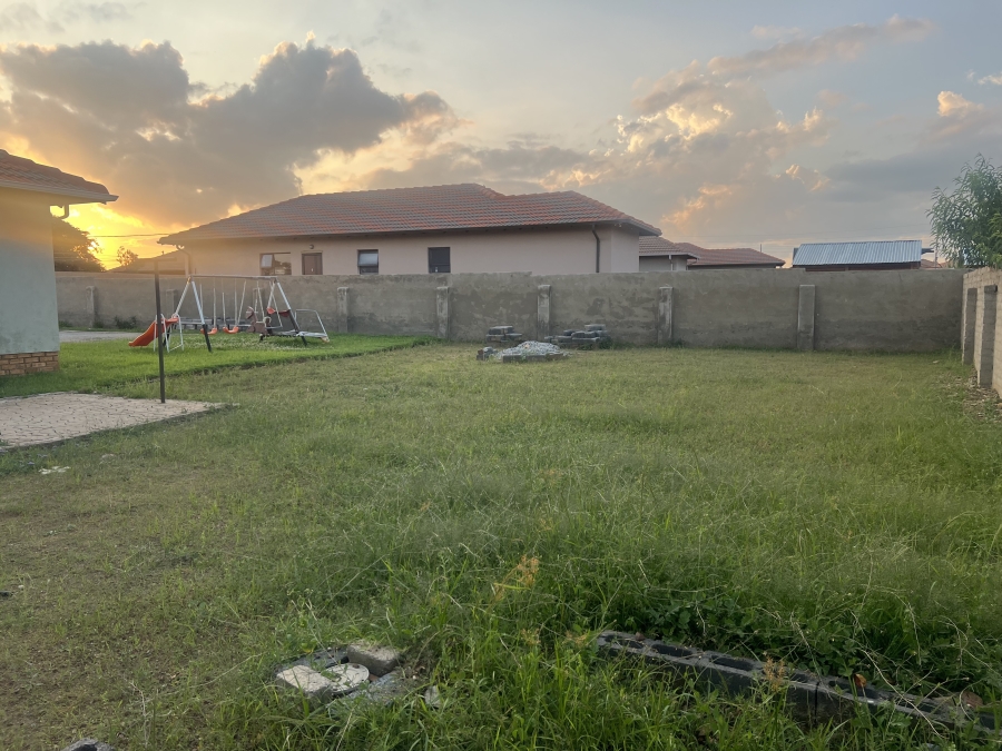 2 Bedroom Property for Sale in Azaadville Gardens Gauteng