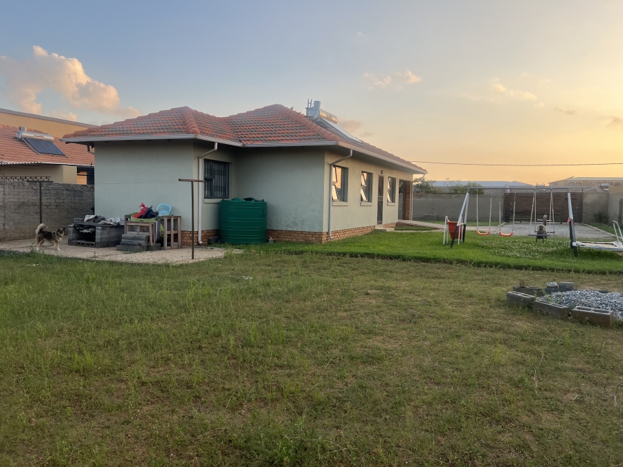 2 Bedroom Property for Sale in Azaadville Gardens Gauteng