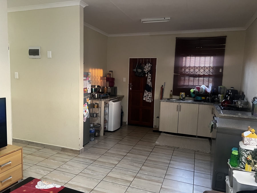 2 Bedroom Property for Sale in Azaadville Gardens Gauteng
