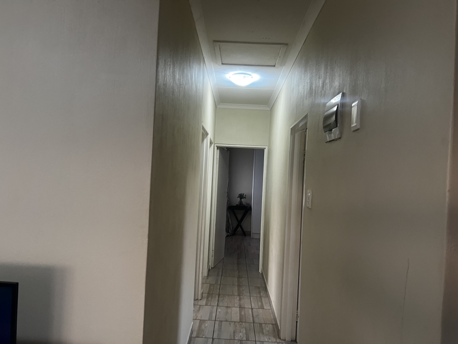 2 Bedroom Property for Sale in Azaadville Gardens Gauteng