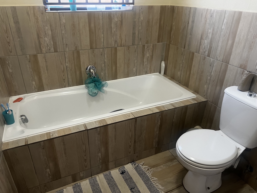 2 Bedroom Property for Sale in Azaadville Gardens Gauteng