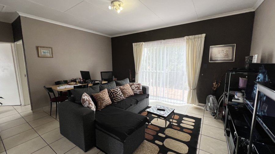 2 Bedroom Property for Sale in Helikonpark Gauteng