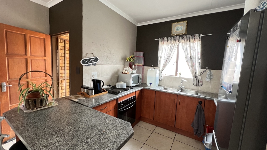 2 Bedroom Property for Sale in Helikonpark Gauteng