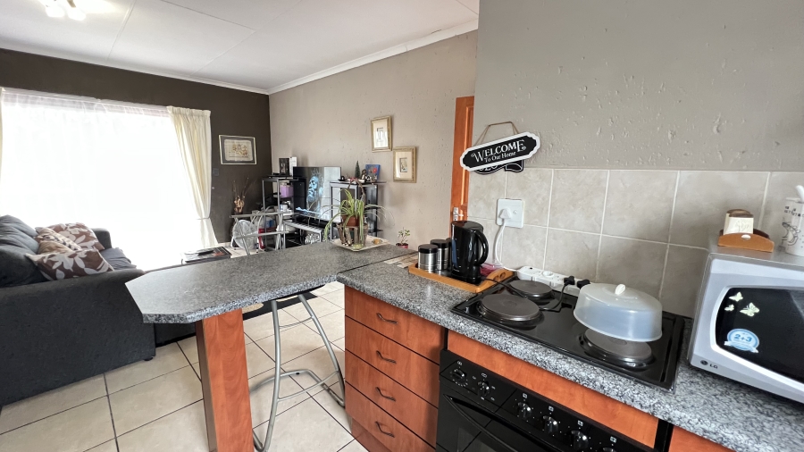 2 Bedroom Property for Sale in Helikonpark Gauteng