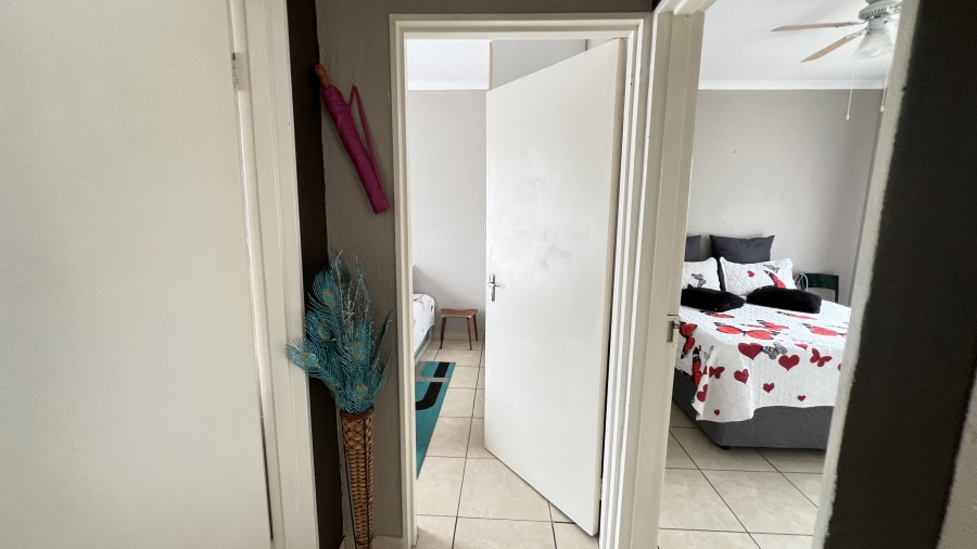 2 Bedroom Property for Sale in Helikonpark Gauteng