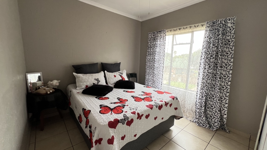 2 Bedroom Property for Sale in Helikonpark Gauteng