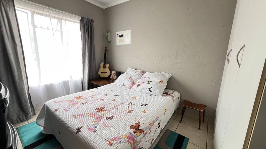 2 Bedroom Property for Sale in Helikonpark Gauteng