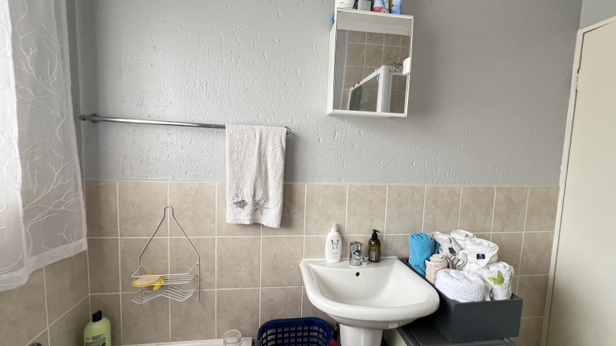 2 Bedroom Property for Sale in Helikonpark Gauteng