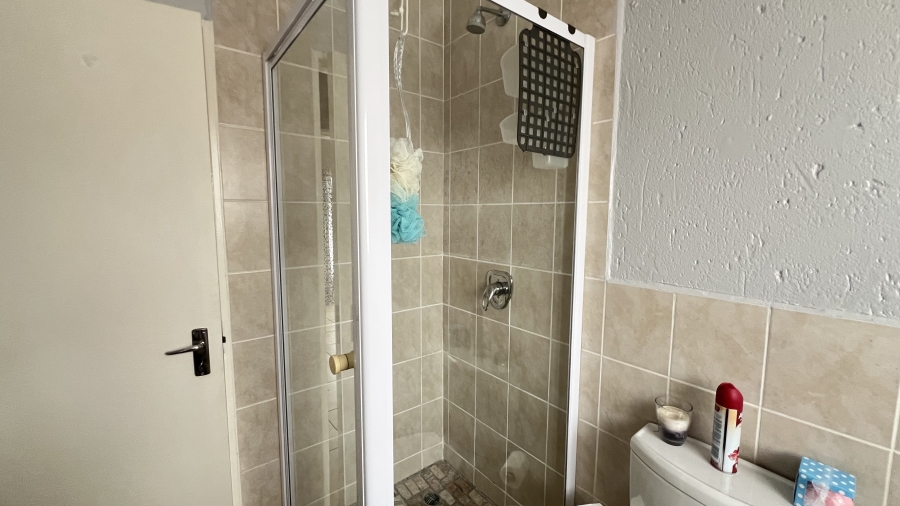 2 Bedroom Property for Sale in Helikonpark Gauteng