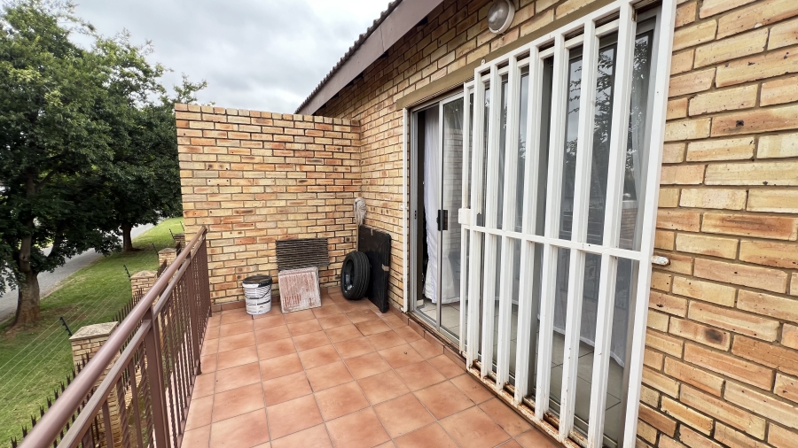 2 Bedroom Property for Sale in Helikonpark Gauteng