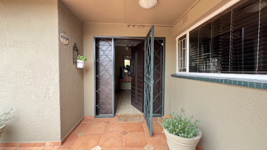 4 Bedroom Property for Sale in Helikonpark Gauteng