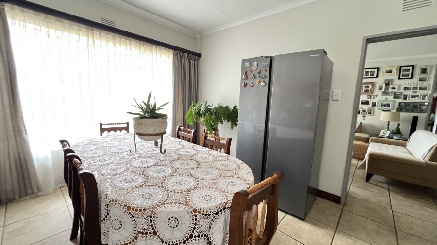 4 Bedroom Property for Sale in Helikonpark Gauteng