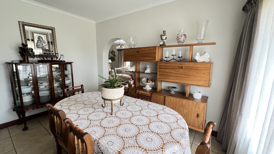 4 Bedroom Property for Sale in Helikonpark Gauteng