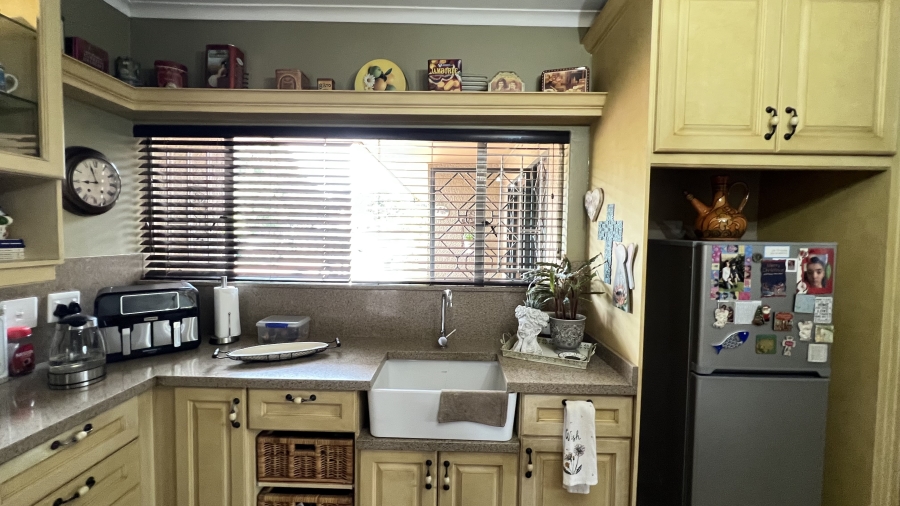 4 Bedroom Property for Sale in Helikonpark Gauteng