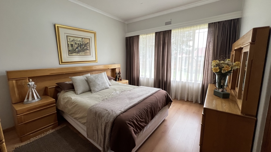 4 Bedroom Property for Sale in Helikonpark Gauteng