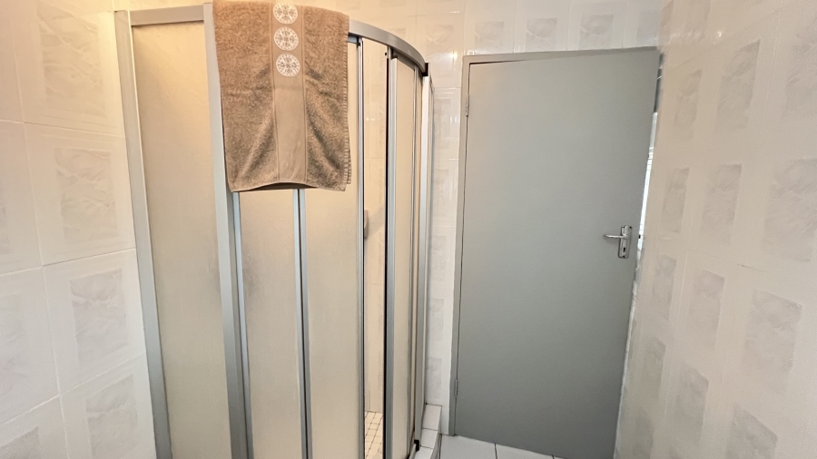 4 Bedroom Property for Sale in Helikonpark Gauteng