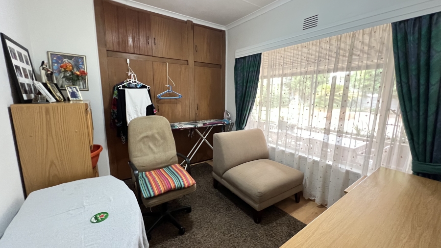 4 Bedroom Property for Sale in Helikonpark Gauteng