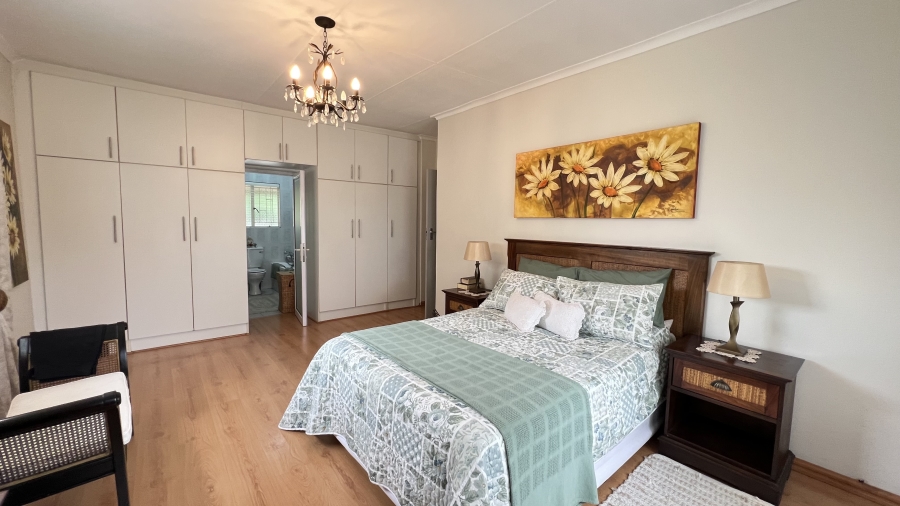 4 Bedroom Property for Sale in Helikonpark Gauteng