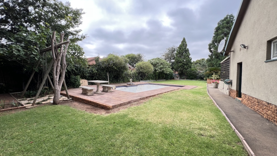 4 Bedroom Property for Sale in Helikonpark Gauteng