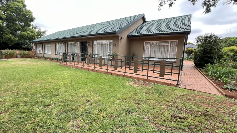4 Bedroom Property for Sale in Helikonpark Gauteng