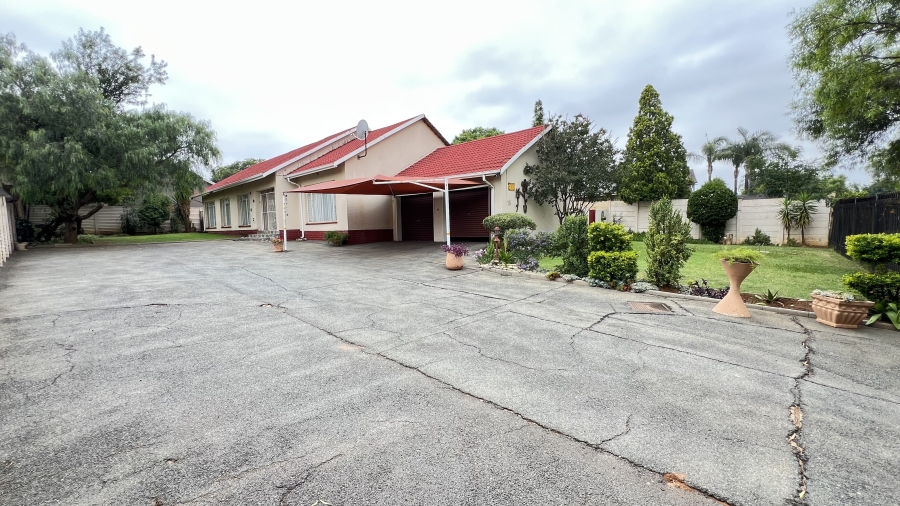 4 Bedroom Property for Sale in Greenhills Gauteng