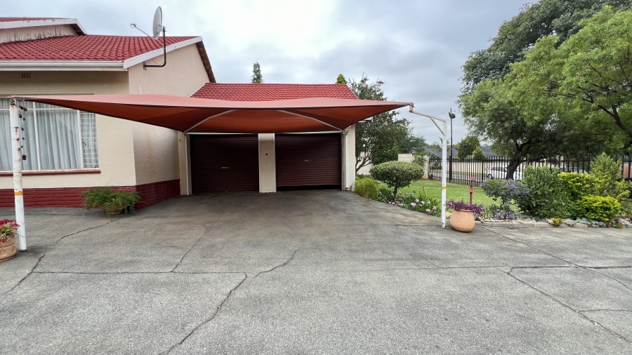 4 Bedroom Property for Sale in Greenhills Gauteng