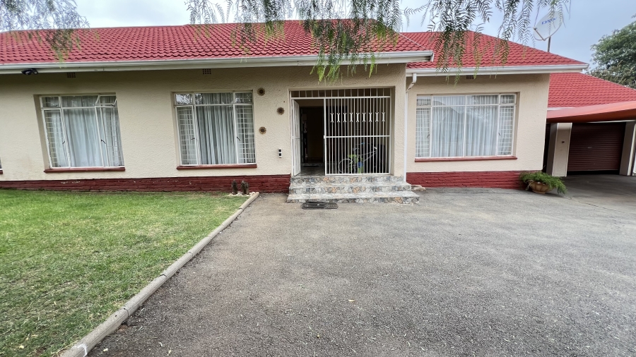 4 Bedroom Property for Sale in Greenhills Gauteng