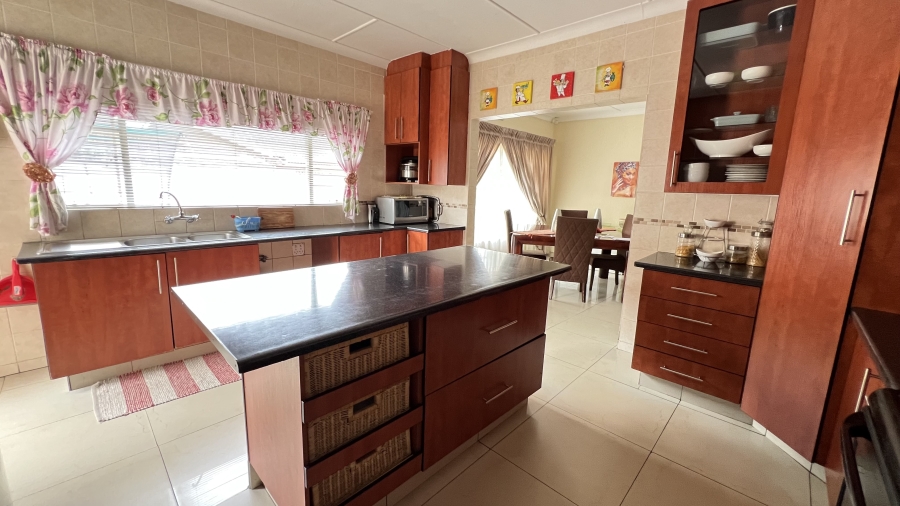 4 Bedroom Property for Sale in Greenhills Gauteng