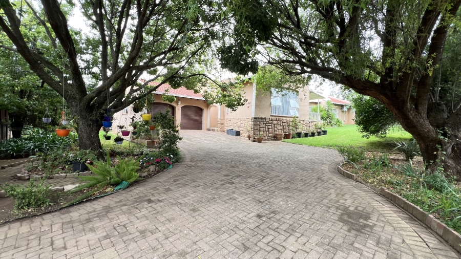 3 Bedroom Property for Sale in Helikonpark Gauteng
